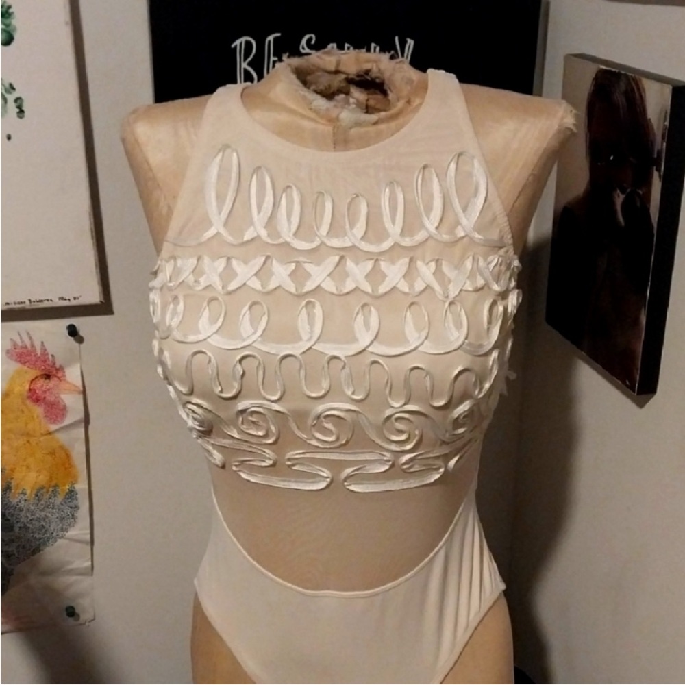 Concepts Sirena Vintage Elegant Cream Bodysuit w Textured Ribbon Design sz10 EUC